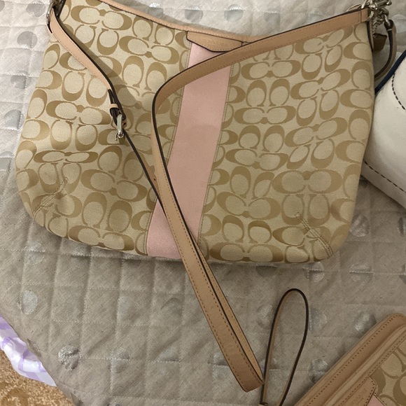Coach crossbody or shoulder bag with matching billfold/wristlet - Picture 7 of 12